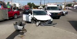 Se registra choque de autos sobre la Carretera Internacional