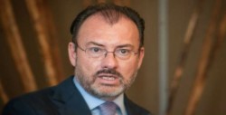 Proponen pensión a ex embajadores