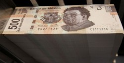 Moneda mexicana se aprecia de la mano con monedas emergentes