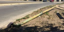 Totalmente destruida una lámpara pública