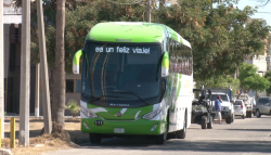 Muchos camiones charteros en Mazatlán