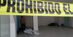 Muere aplastado por elevador