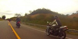Ángeles verdes al pendiente de los motociclistas