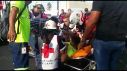 Motocilista es atropellado por una camioneta