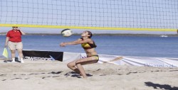Sinaloa pelea por calificar en Volybol de Playa
