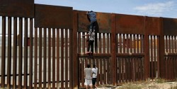 En menos de 2 minutos, migrante mexicano cruza valla fronteriza