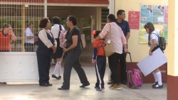 Regresan a clases miles de estudiantes de nivel básico