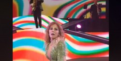 #Video Gloria Trevi enseña de más en concierto