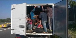 Condenan a prisión a un camionero que traficaba con inmigrantes en Texas