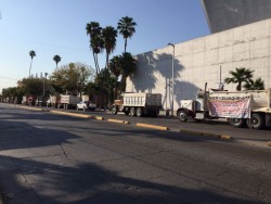 Transportistas exigen pagos pendientes