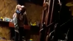 #VIDEO Niñera graba a esta madre golpeando a su bebé