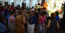 Hacen bailar a ritmo de son cubano