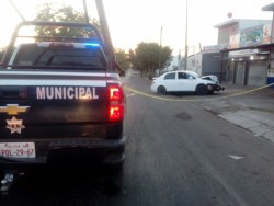 Ubican auto chocado y con impactos de bala