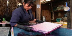 Hacer papel a mano, una tradición milenaria