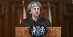 May cree que obligar a aprobar ataques en el Parlamento compromete seguridad