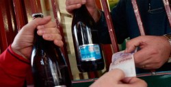 La criminalidad es cuatro veces mayor donde se vende alcohol, según estudio