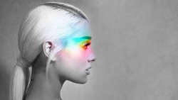 #Video Ariana Grande regresa a salvar el pop