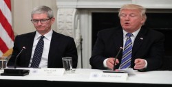 Trump se reúne con jefe de Apple en medio de tensiones comerciales con China