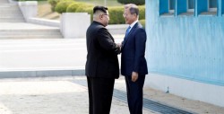 Moon y Kim se encuentran en la frontera para su histórica cumbre