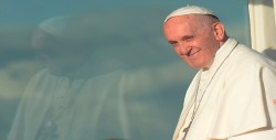 El papa aconseja prestar atención a la curiosidad de los jóvenes en internet