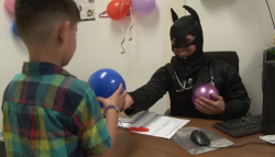 "Batman" consulta en el centro de salud
