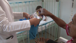 Damas voluntarias otorgan detalles a niños