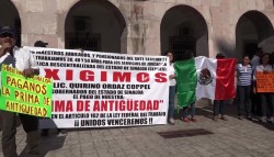 Reclaman maestros prima de antigüedad