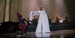 “Esto no es Titanic”, así regaña Deadpool a Céline Dion