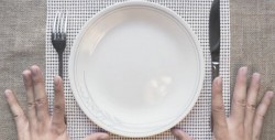¿Pasar un poco de hambre ayuda a mantenerse joven?