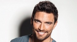 Julián Gil comparte una foto comprometedora y derrite las redes