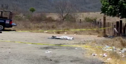 Encuentran a persona sin vida y encobijada sobre la carretera México 15