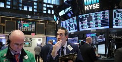 Wall Street toma previsiones atenta a anuncio de Trump sobre Irán