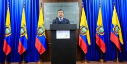 Presidente de Ecuador pide a todos los ministros de su gabinete que dimitan