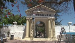 Limpian panteones previo al Día de las Madres