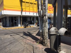 Poste deteriorado afecta la imagen urbana
