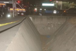 Cae a canal y pierde la vida