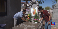 Visitan panteones de Cajeme