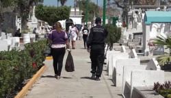 Operativo en panteones por el Día de las Madres