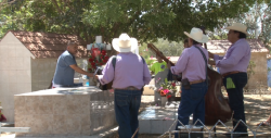 Celebración del día de las madres también beneficia a músicos