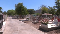 Recuerdan a su madre en el panteón