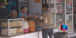Mitigan calor con aguas frescas