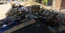 Limpiaron el arroyo pero no se llevaron la basura
