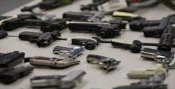 Recolectan 478 armas de fuego, 35 de asalto, en campaña en Los Ángeles