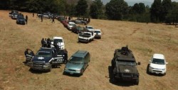 Aseguran campamento ilegal, armas y vehículos robados en Mich.
