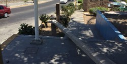 No levantan el poste derrumbado en la Lomita