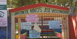 Padres de familia toman kinder en protesta por sus malas condiciones