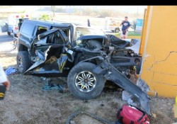 Se impacta Hummer contra muro, tres lesionados