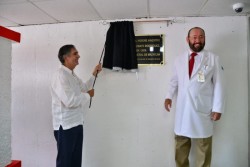 Develan placa en Hospital General de Mazatlán