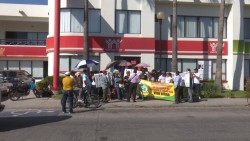 Precaristas bloquean acceso al Infonavit
