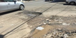 Varios baches causan daño en la Diaz Ordaz